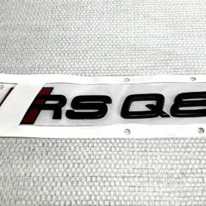 4M8853740A Logo Noir emblème hayon Inscription Audi RSQ8 OEM Neuf OEM Original