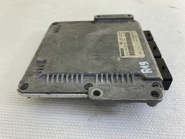 ECU Calculateur moteur 0281010784 8200091432 8200132188 Renault Master II 2.5dci