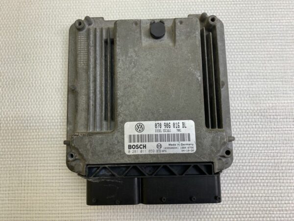 ECU Calculateur moteur VW TOUAREG R5 2.5 TDI EDC16U1 0281011859 070906016BL