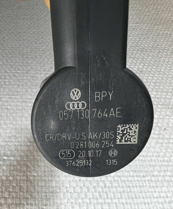 057130764AE Régulateur de Haute Pression sur Common rail 3.0 4.2 TDI Audi Q5 A5