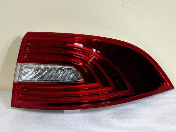 OEM Feux arrière droite LED DEL Skoda Superb Berline LHD 3T5945096A Très propre