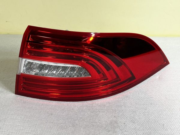 OEM Feux arrière droite LED DEL Skoda Superb Berline LHD 3T5945096A Très propre