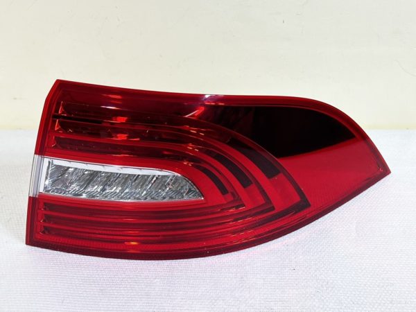 OEM Feux arrière droite LED DEL Skoda Superb Berline LHD 3T5945096A Très propre