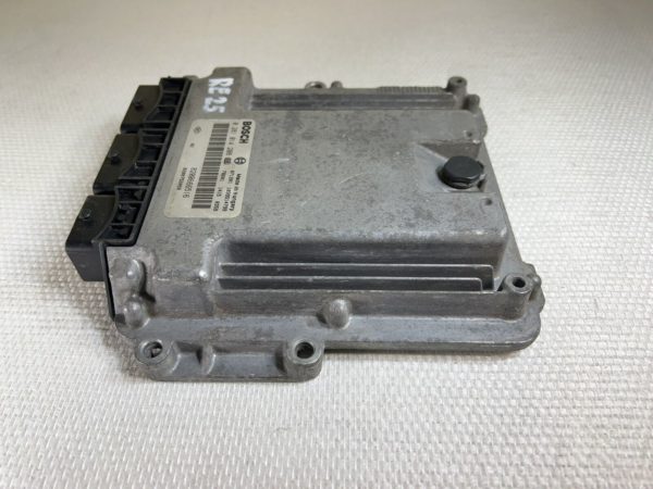 ECU CALCULATEUR RENAULT II TRAFIC 2.0 DCI 0281014208 8200666516 BOSCH EDC16CP33