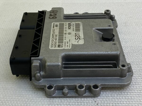 ECU calculateur moteur Hyundai i40 1.7crdi 0281018051 U25 39120-2A205 D2VF5W0ACV