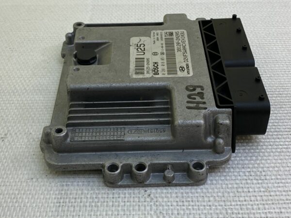 ECU calculateur moteur Hyundai i40 1.7crdi 0281018051 U25 39120-2A205 D2VF5W0ACV