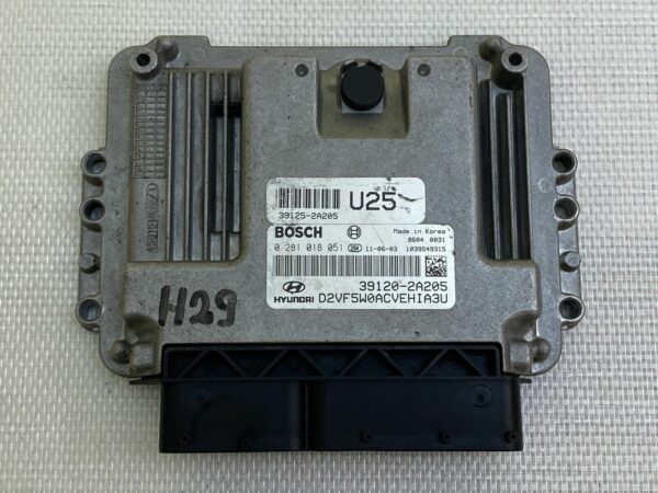 ECU calculateur moteur Hyundai i40 1.7crdi 0281018051 U25 39120-2A205 D2VF5W0ACV