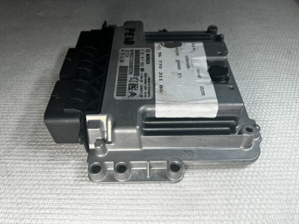 ECU CALCULATEUR  CITROEN C4 Peugeot 308 1.6 HDI 0281017862 9677031180 EDC17C10