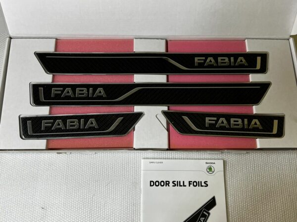 Neuf OEM Seuils d porte 3d Carbon Look Skoda Fabia 3 6V0071310A Door Sill Covers