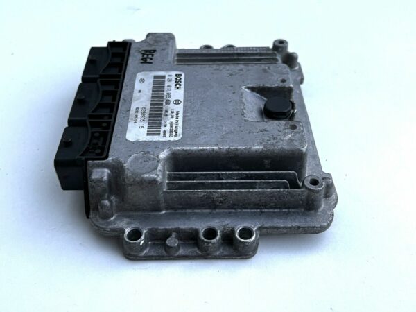 ECU 0281017065 8200935115 CALCULATEUR Moteur RENAULT II TRAFIC 2.0 DCI EDC16CP33