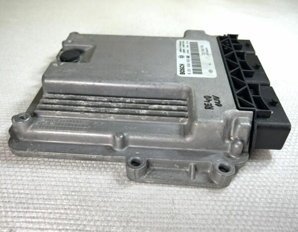 ECU CALCULATEUR Moteur RENAULT Clio IV 0281030899 237104376R 237104627R EDC17C42