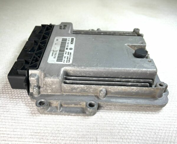 ECU CALCULATEUR Moteur RENAULT Clio IV 0281030899 237104376R 237104627R EDC17C42