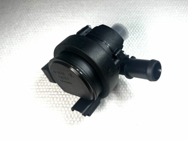 0392023219 925164GA0A Renault Master Trafic Pompe à eau Auxiliary Water Pump OEM