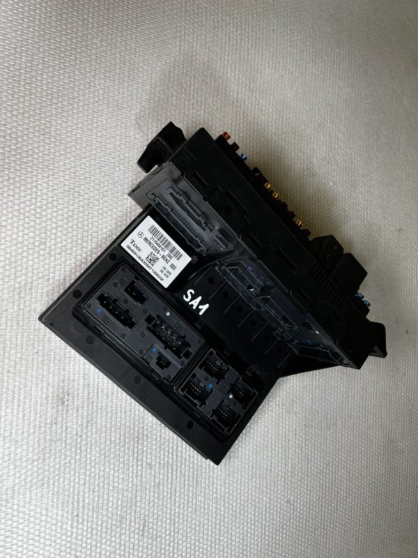 2115456101 Boite a fusibles relais,front sam relay box Mercedes w219 Cls W211