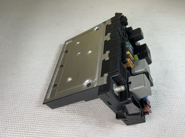 2115456101 Boite a fusibles relais,front sam relay box Mercedes w219 Cls W211