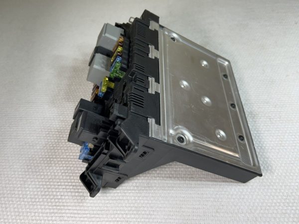 2115456101 Boite a fusibles relais,front sam relay box Mercedes w219 Cls W211