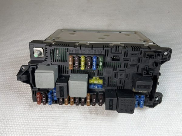 2115456101 Boite a fusibles relais,front sam relay box Mercedes w219 Cls W211