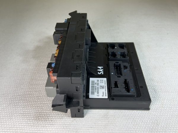 2115456101 Boite a fusibles relais,front sam relay box Mercedes w219 Cls W211