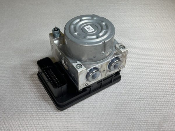 BMW F30 F31 320d 330d 320i 328i Block ABS ESP Pump 6869726 3451-6869725