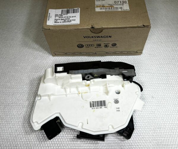 NEUF OEM Serrure de porte arrière gauche VW  AMAROK PASSAT  CC TIGUAN 5N0839015G